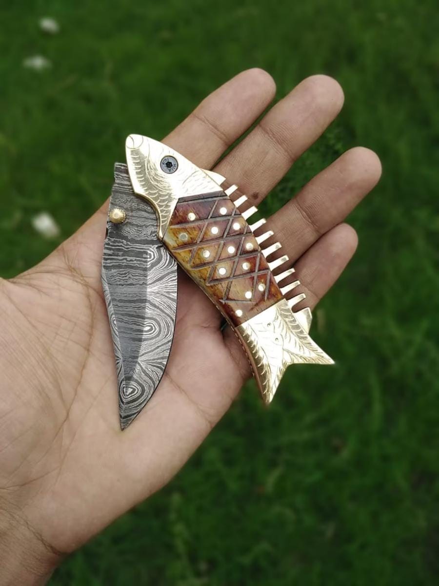Unique Handmade Golden Fish Engraved Folding Knife Damascus Steel Blade Knife