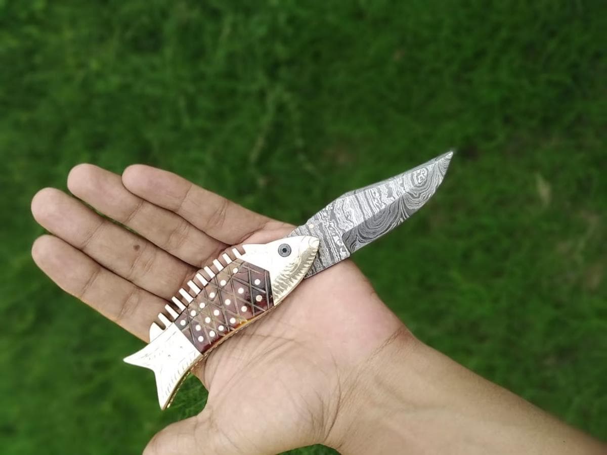 Unique Handmade Golden Fish Engraved Folding Knife Damascus Steel Blade Knife