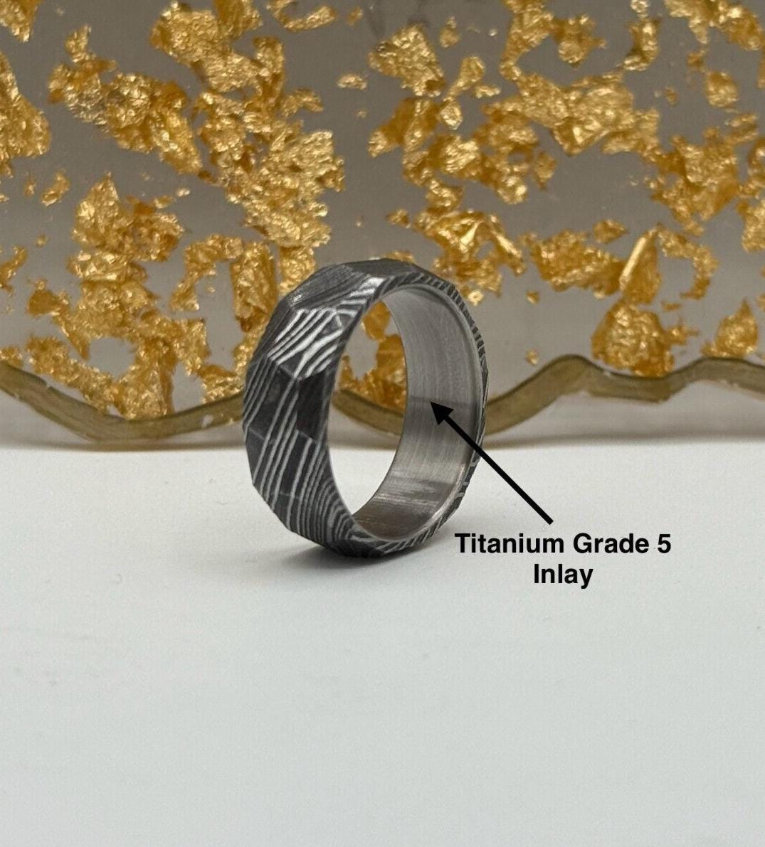 Damascus Steel Ring with Titanium Inlay: Hammered Design