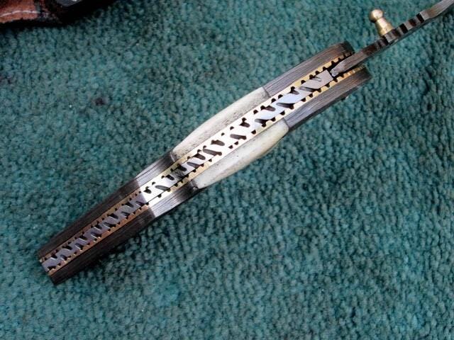 Handmade Folding Knife , Custom Hand Forged Damascus Steel EDC Pocket Knife