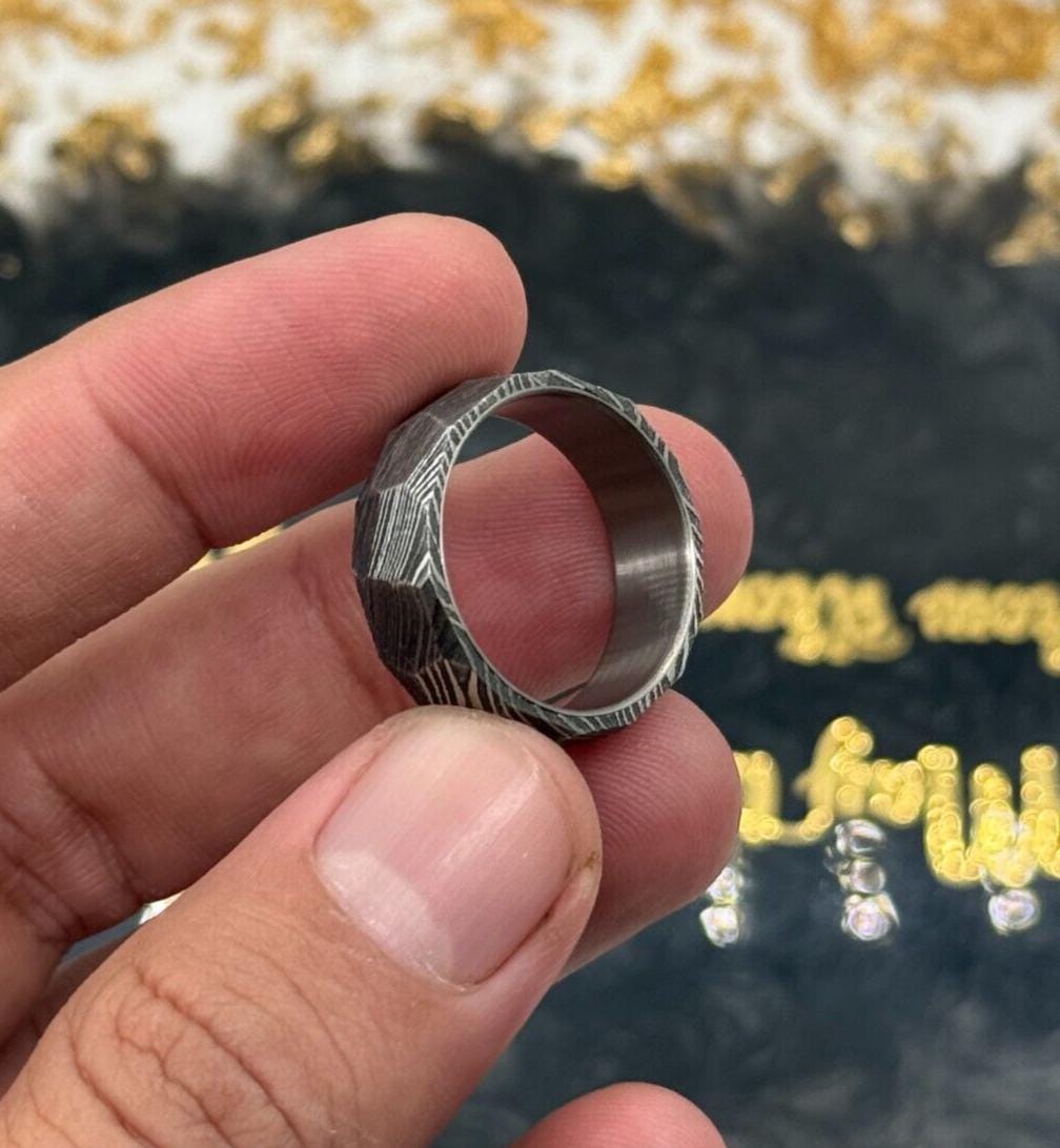 Damascus Steel Ring with Titanium Inlay: Hammered Design