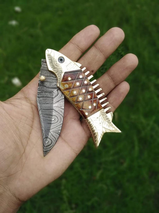 Unique Handmade Golden Fish Engraved Folding Knife Damascus Steel Blade Knife
