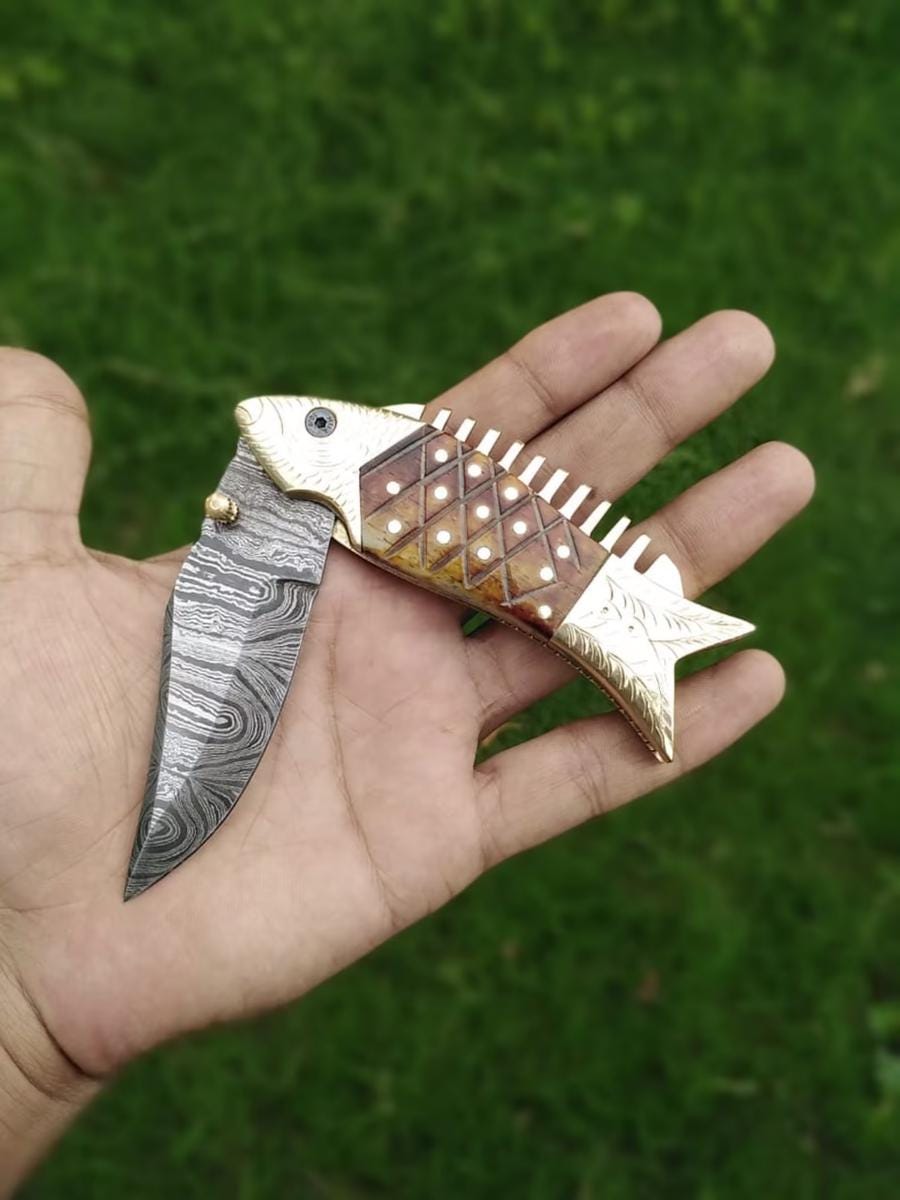 Unique Handmade Golden Fish Engraved Folding Knife Damascus Steel Blade Knife