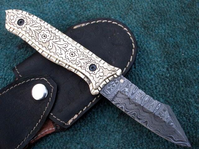 Hand Engraved Folding knife, Premium Hand Made Damascus Steel Pocket Knife